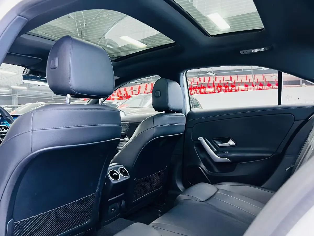 2021 Mercedes-Benz A Class 1.3T 136HP L4 7DCT,autocango,china used car exporter,china ev exporter,chinese used car exporter,chinese used ev exporter