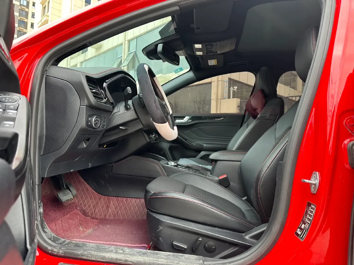 2021 Ford Focus 1.5T 174HP L3 8AT,autocango,china used car exporter,china ev exporter,chinese used car exporter,chinese used ev exporter