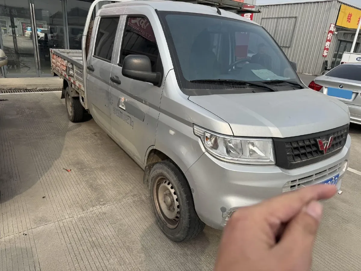 2021 WuLing RongGuang New Truck 1.5L 99HP L4 5MT,autocango,china used car exporter,china ev exporter,chinese used car exporter,chinese used ev exporter