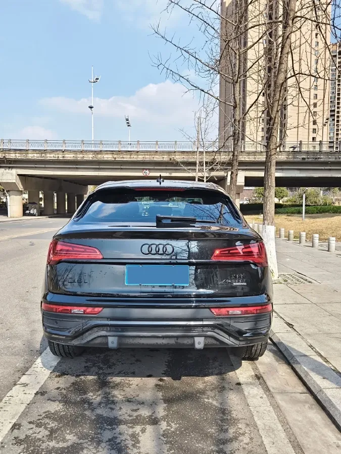 2024 Audi Q5L Sportback 2.0T 190HP L4 7DCT,autocango,china used car exporter,china ev exporter,chinese used car exporter,chinese used ev exporter