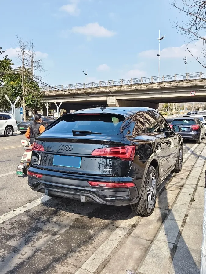2024 Audi Q5L Sportback 2.0T 190HP L4 7DCT,autocango,china used car exporter,china ev exporter,chinese used car exporter,chinese used ev exporter