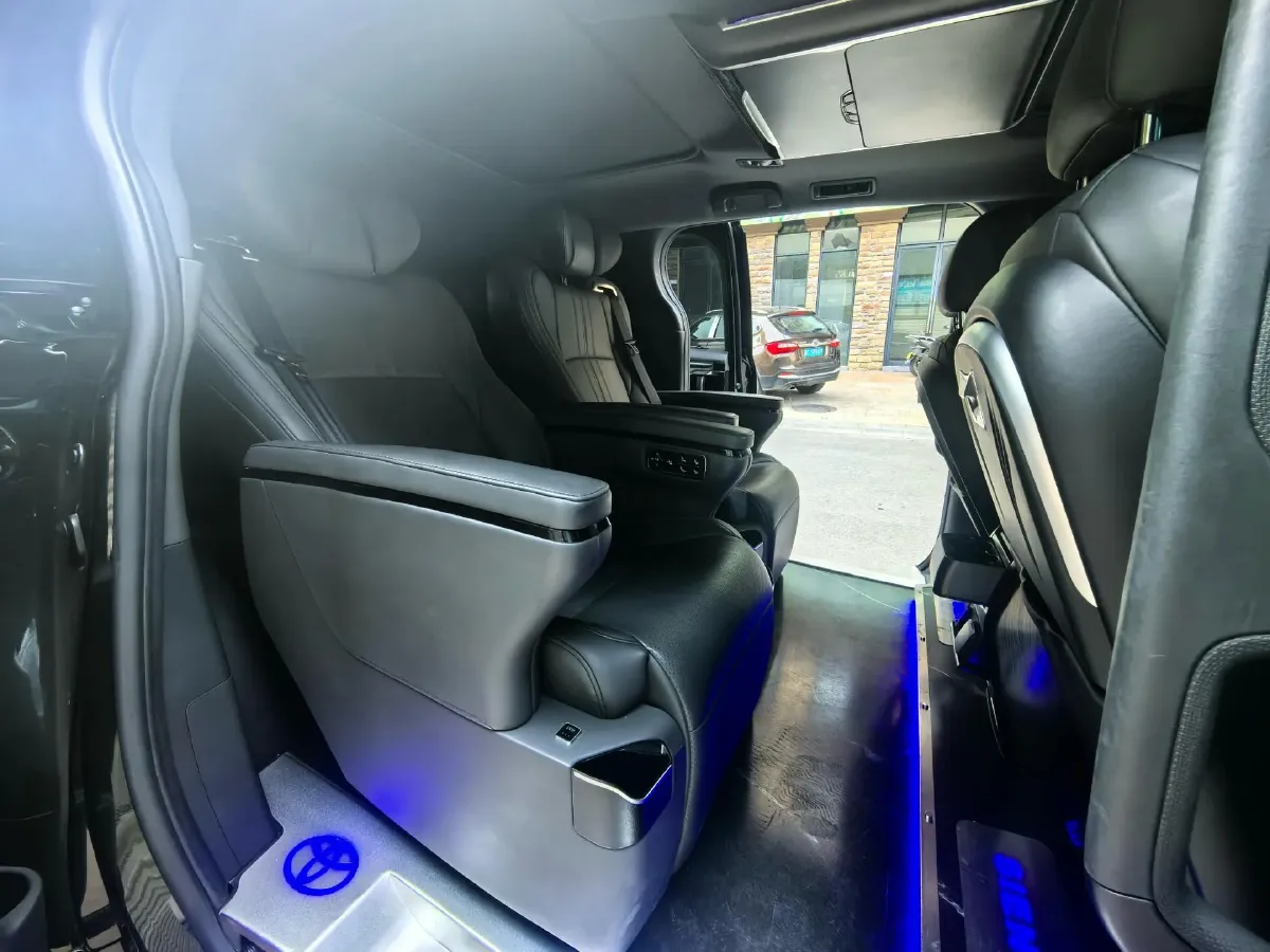 2021 Toyota Sienna 2.5L 192HP L4 E-CVT Hybrid,autocango,china used car exporter,china ev exporter,chinese used car exporter,chinese used ev exporter