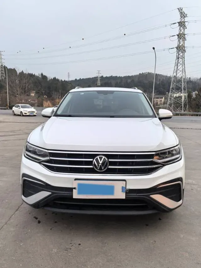 2023 Volkswagen Tiguan L 1.5T 160HP L4 7DCT,autocango,china used car exporter,china ev exporter,chinese used car exporter,chinese used ev exporter