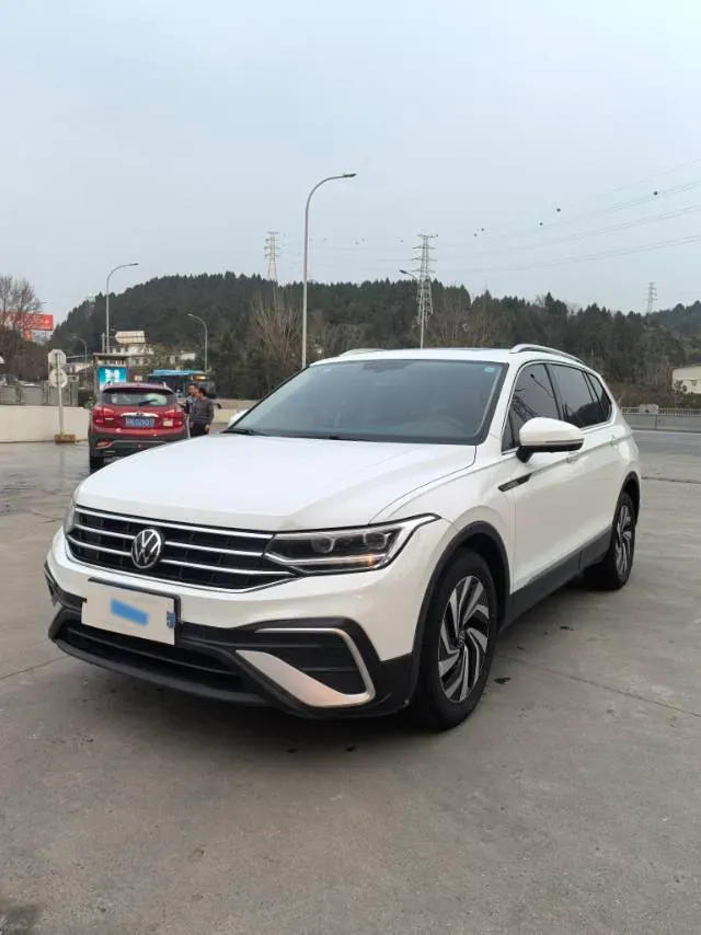 2023 Volkswagen Tiguan L 1.5T 160HP L4 7DCT,autocango,china used car exporter,china ev exporter,chinese used car exporter,chinese used ev exporter