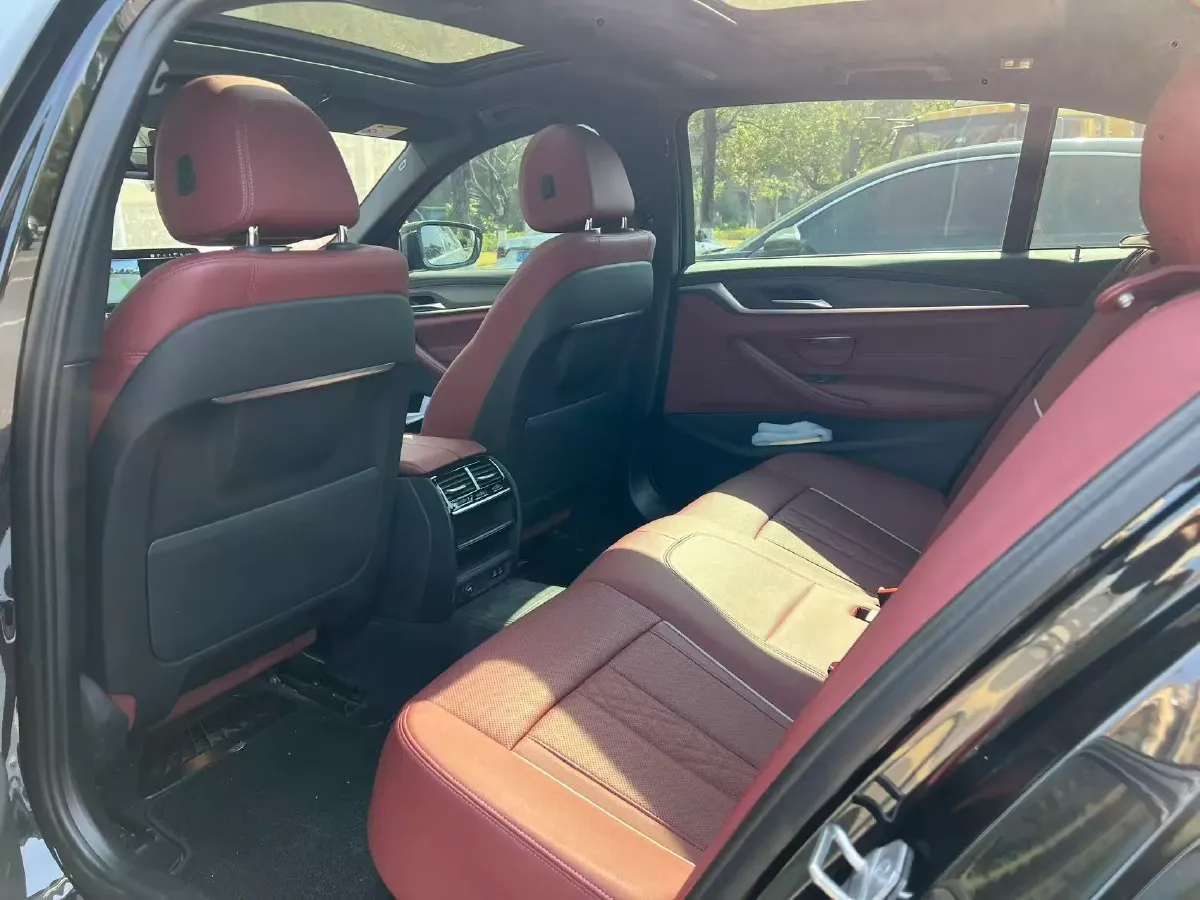 2022 BMW 5 Series 2.0T 252HP L4 8AT,autocango,china used car exporter,china ev exporter,chinese used car exporter,chinese used ev exporter