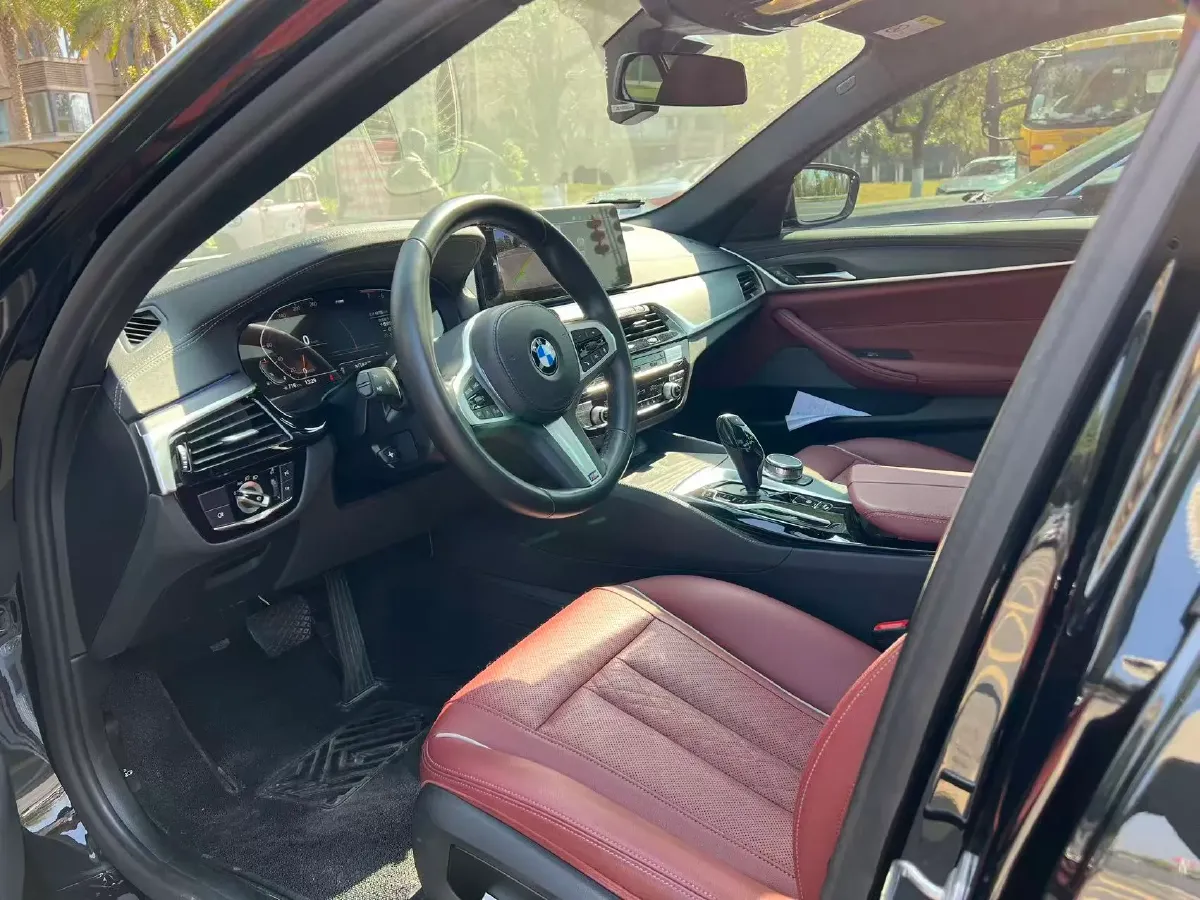 2022 BMW 5 Series 2.0T 252HP L4 8AT,autocango,china used car exporter,china ev exporter,chinese used car exporter,chinese used ev exporter