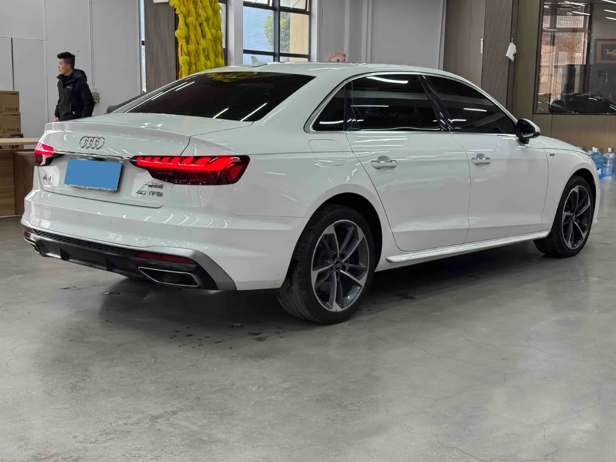 2023 Audi A4L 2.0T 190HP L4 7DCT,autocango,china used car exporter,china ev exporter,chinese used car exporter,chinese used ev exporter