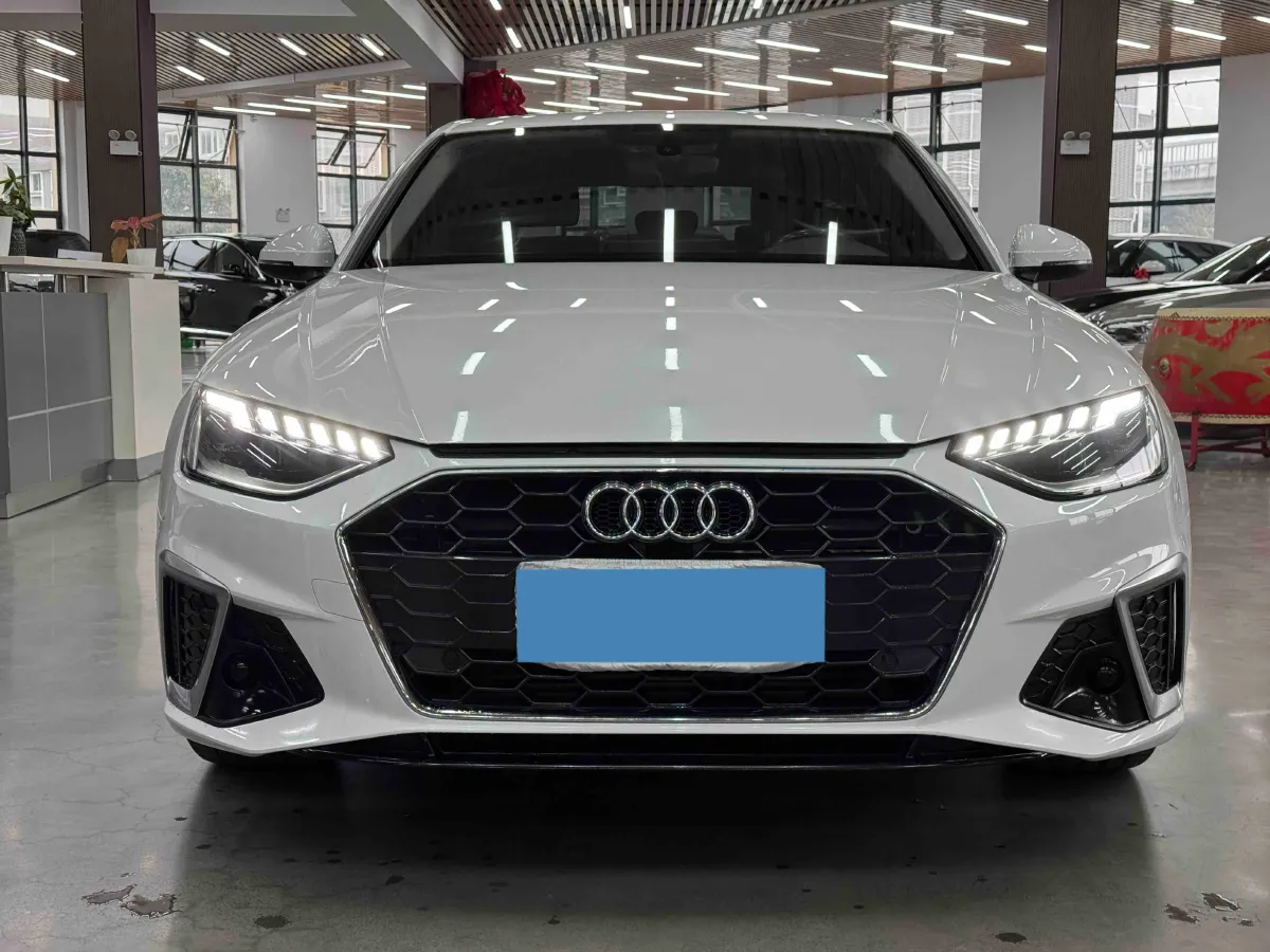 2023 Audi A4L 2.0T 190HP L4 7DCT,autocango,china used car exporter,china ev exporter,chinese used car exporter,chinese used ev exporter