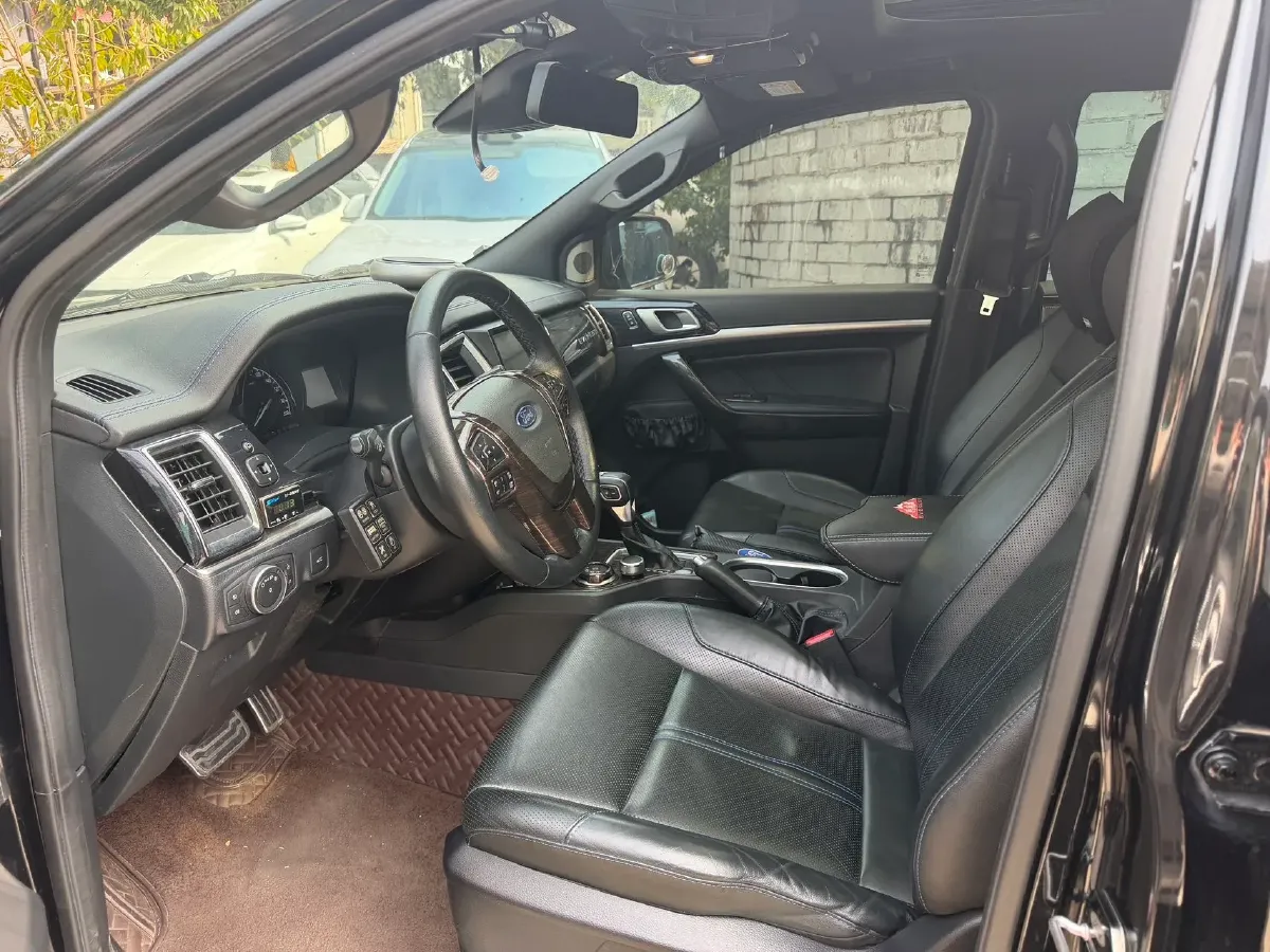 2020 Ford Everest 2.3T 275HP L4 10AT,autocango,china used car exporter,china ev exporter,chinese used car exporter,chinese used ev exporter