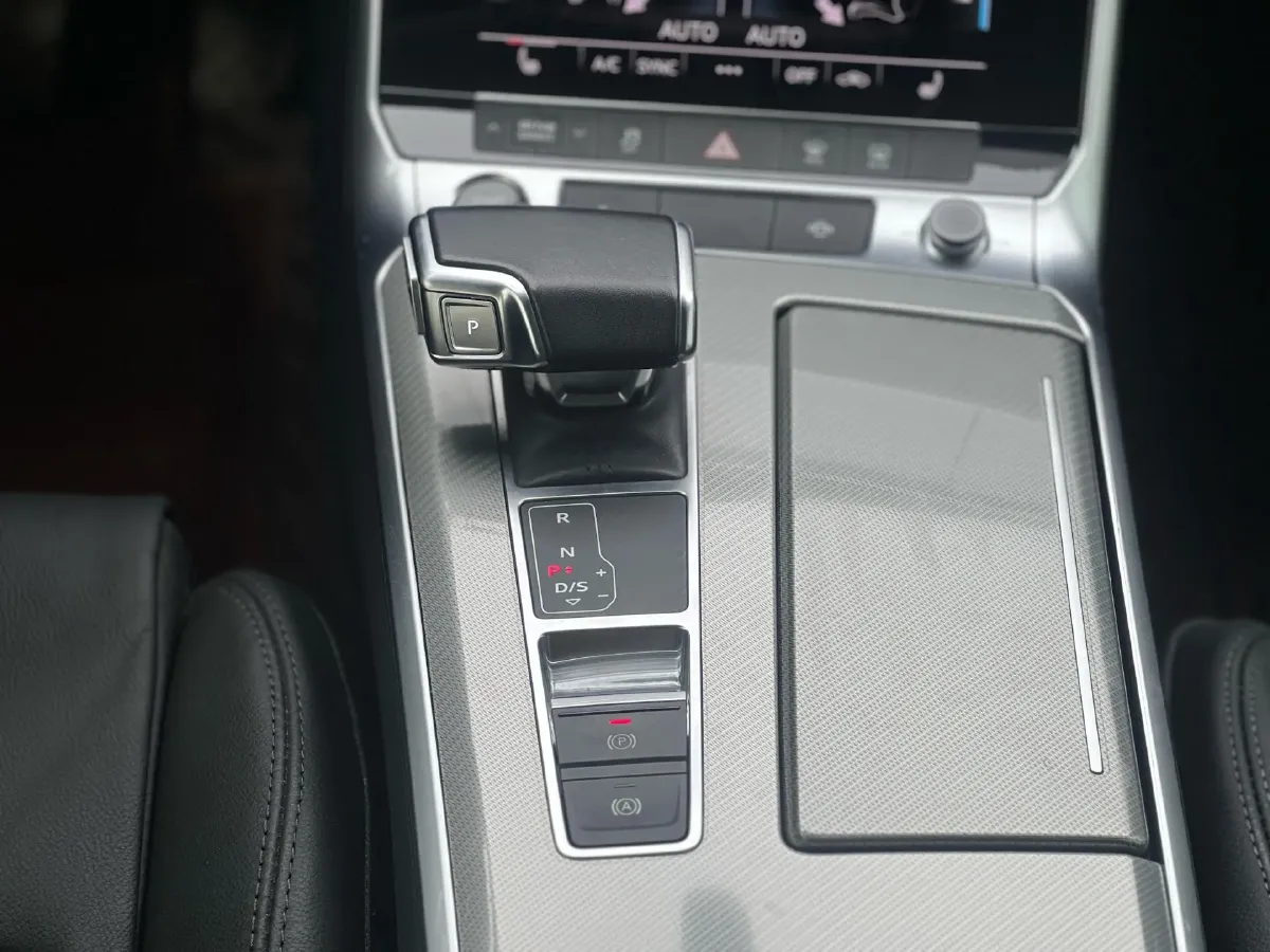 2021 Audi A6L 2.0T 190HP L4 7DCT,autocango,china used car exporter,china ev exporter,chinese used car exporter,chinese used ev exporter