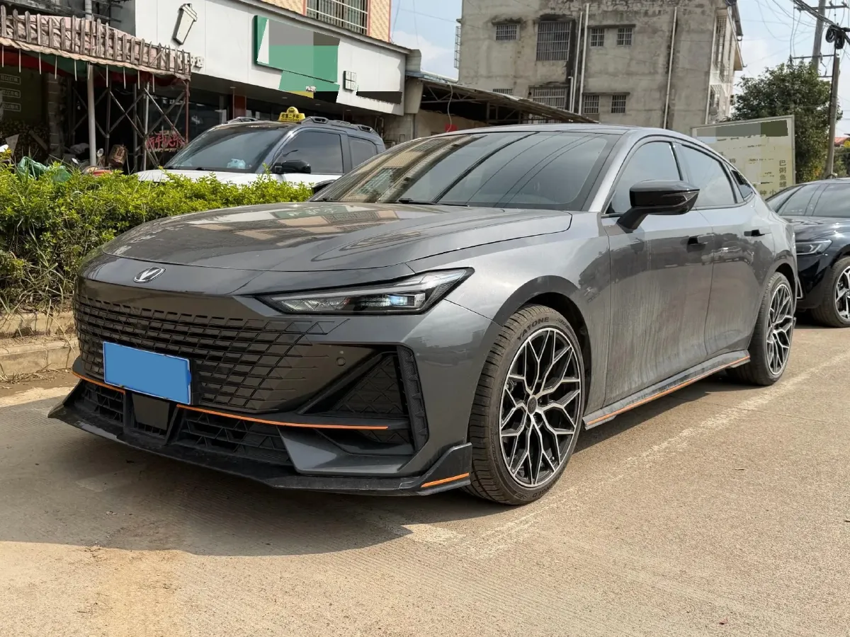 2022 ChangAn UNI-V 1.5T 188HP L4 7DCT,autocango,china used car exporter,china ev exporter,chinese used car exporter,chinese used ev exporter