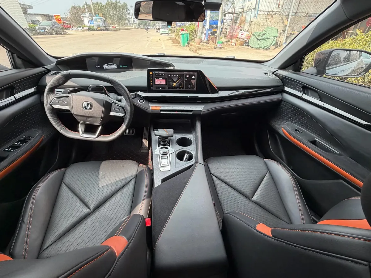 2022 ChangAn UNI-V 1.5T 188HP L4 7DCT,autocango,china used car exporter,china ev exporter,chinese used car exporter,chinese used ev exporter