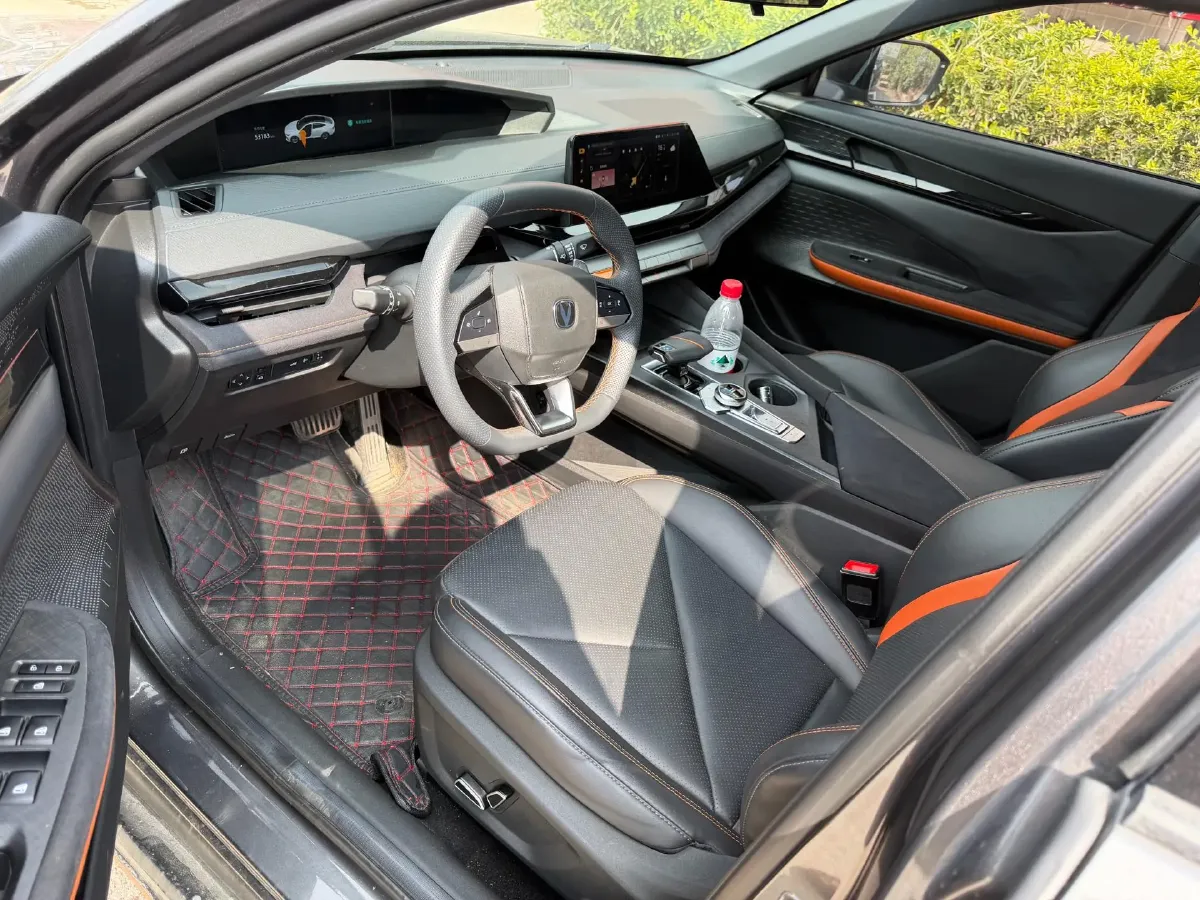 2022 ChangAn UNI-V 1.5T 188HP L4 7DCT,autocango,china used car exporter,china ev exporter,chinese used car exporter,chinese used ev exporter