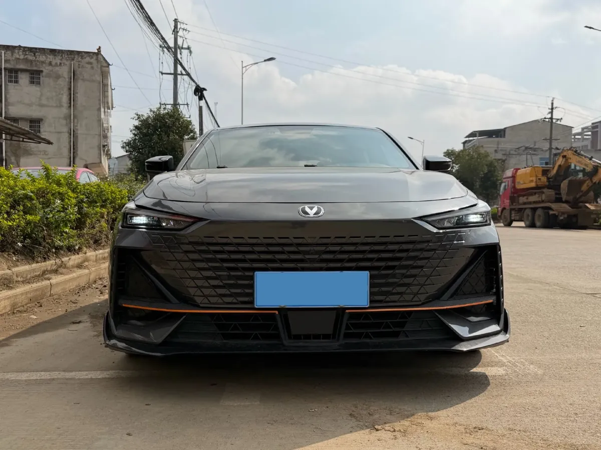 2022 ChangAn UNI-V 1.5T 188HP L4 7DCT,autocango,china used car exporter,china ev exporter,chinese used car exporter,chinese used ev exporter