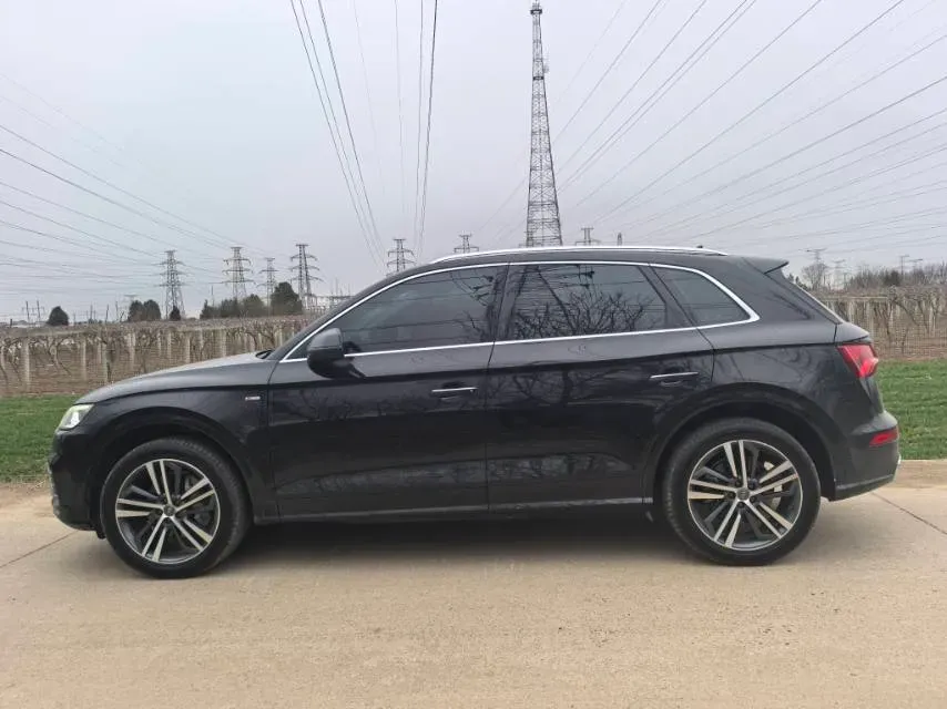 2020 Audi Q5L 2.0T 190HP L4 7DCT,autocango,china used car exporter,china ev exporter,chinese used car exporter,chinese used ev exporter