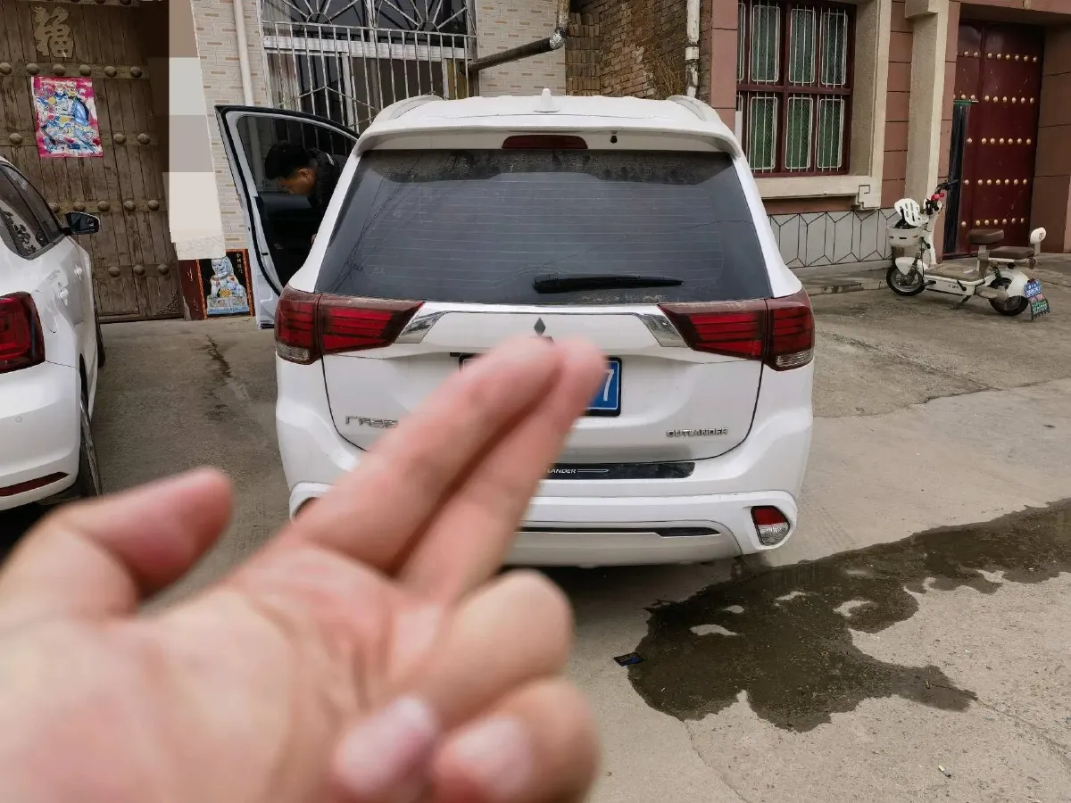 2021 Mitsubishi Outlander 2.0L 166HP L4 CVT,autocango,china used car exporter,china ev exporter,chinese used car exporter,chinese used ev exporter