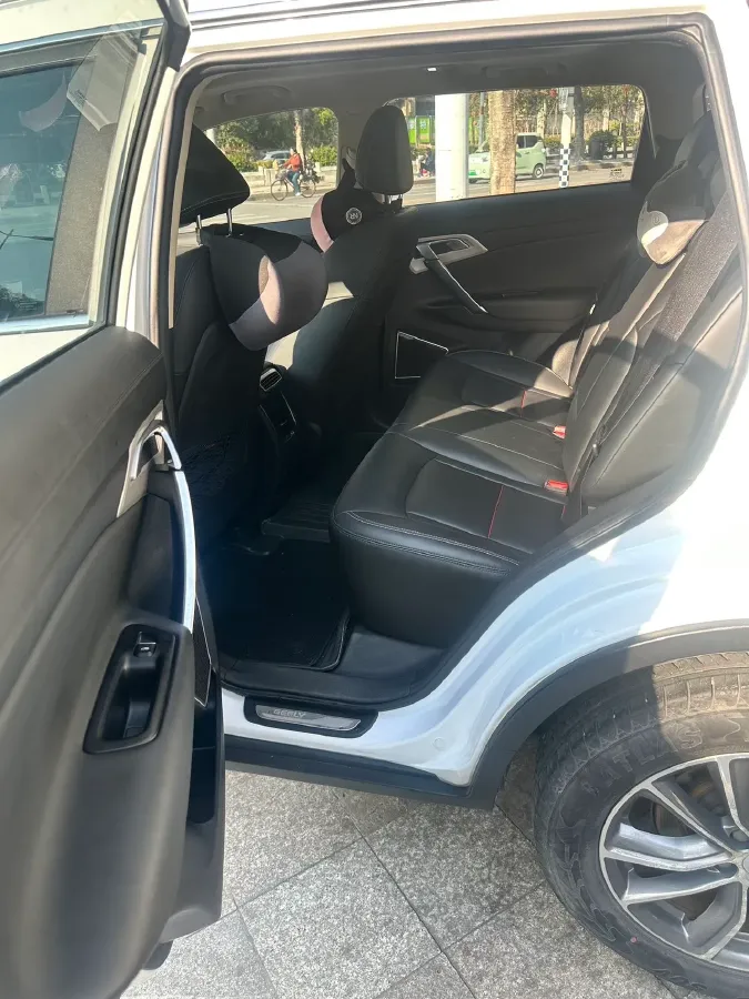 2020 Roewe i6 1.5T 169HP L4 7DCT,autocango,china used car exporter,china ev exporter,chinese used car exporter,chinese used ev exporter