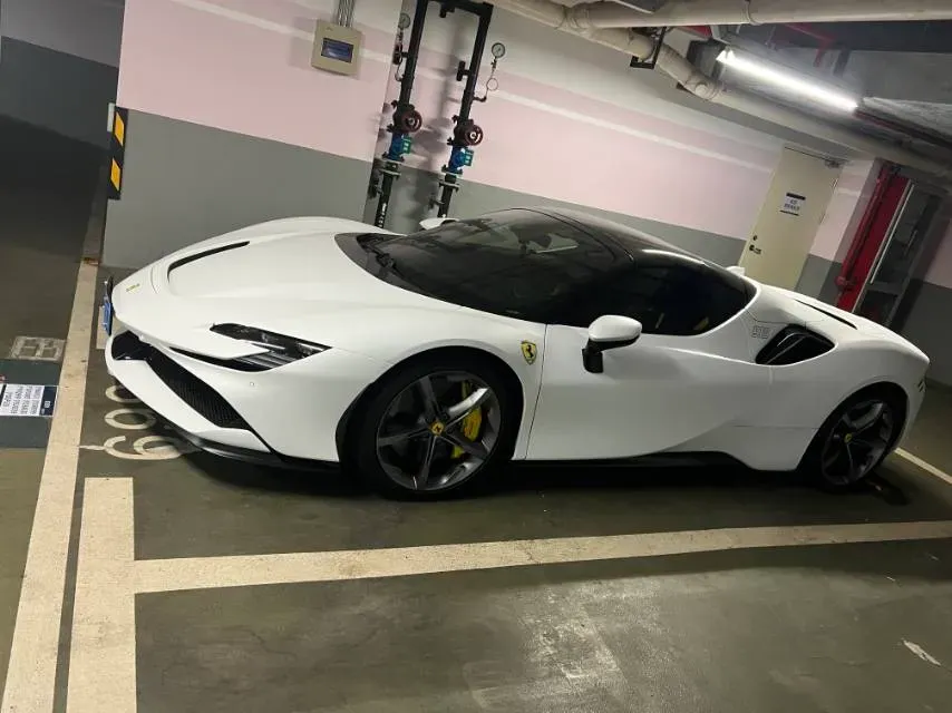2021 Ferrari SF90 3.9T 781HP V8 8DCT PHEV 7.9KWH,autocango,china used car exporter,china ev exporter,chinese used car exporter,chinese used ev exporter