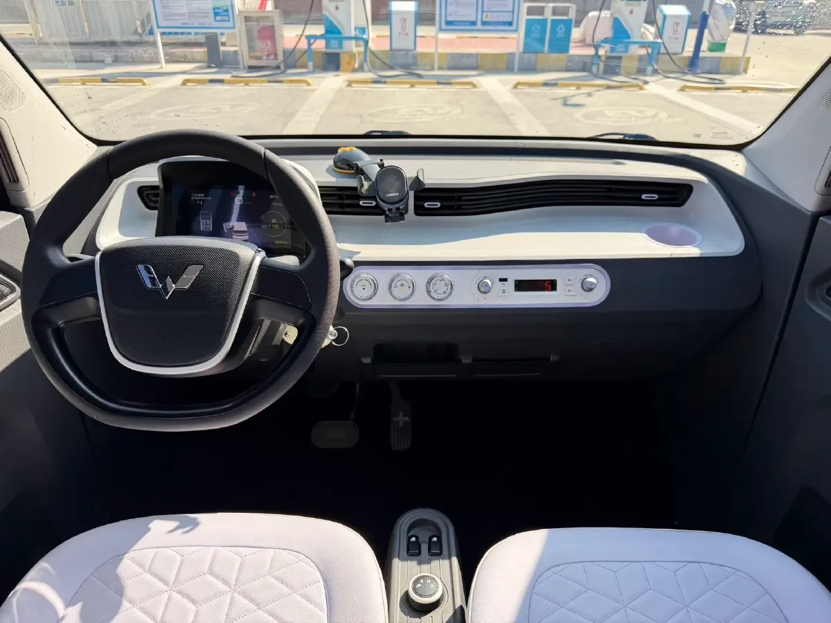 2022 WuLing HongGuang MINI EV BEV 9KWH,autocango,china used car exporter,china ev exporter,chinese used car exporter,chinese used ev exporter