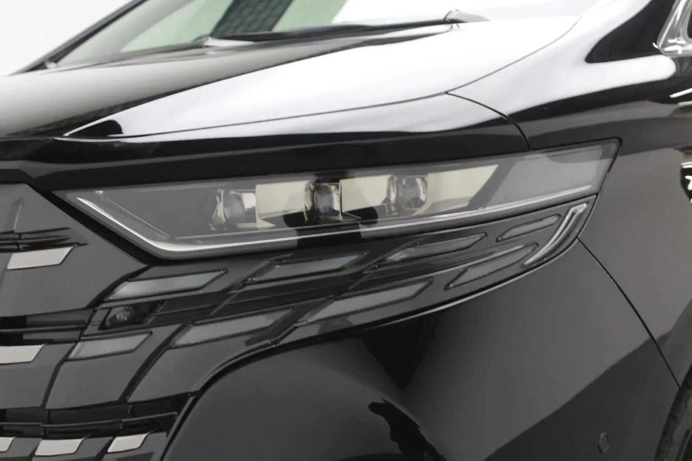 2024 Toyota Alphard 2.5L 190HP L4 E-CVT Hybrid,autocango,china used car exporter,china ev exporter,chinese used car exporter,chinese used ev exporter