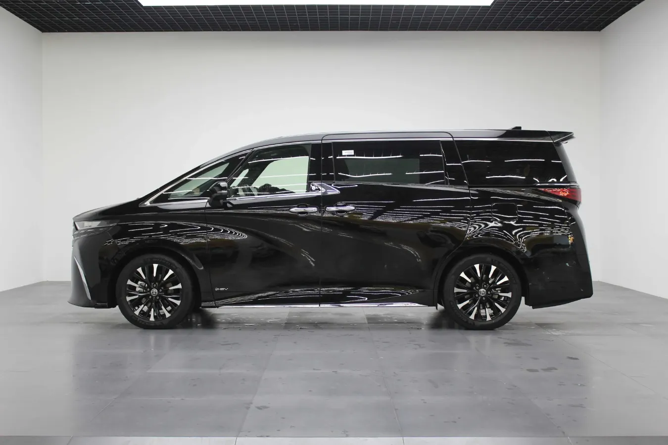 2024 Toyota Alphard 2.5L 190HP L4 E-CVT Hybrid,autocango,china used car exporter,china ev exporter,chinese used car exporter,chinese used ev exporter