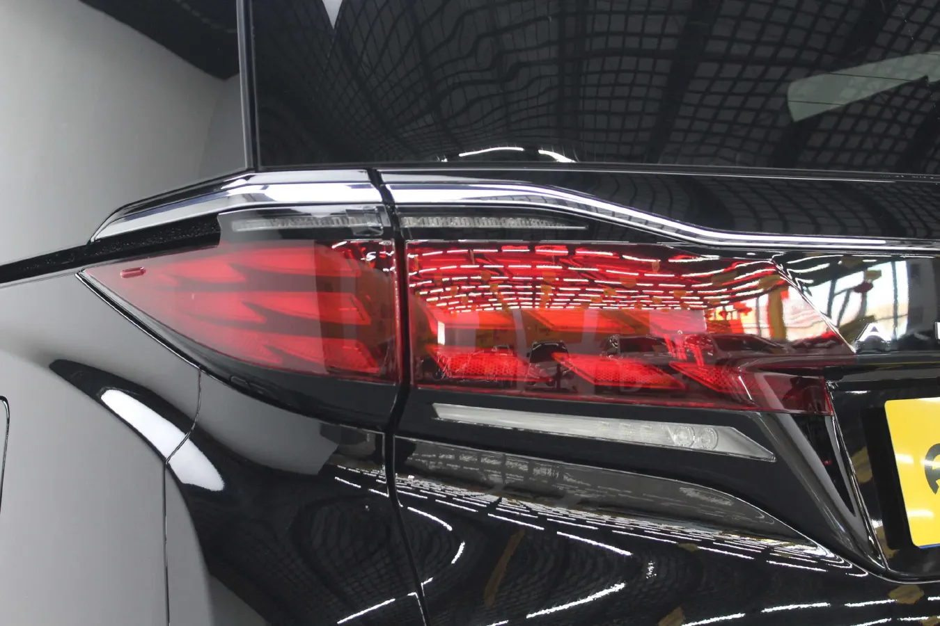 2024 Toyota Alphard 2.5L 190HP L4 E-CVT Hybrid,autocango,china used car exporter,china ev exporter,chinese used car exporter,chinese used ev exporter