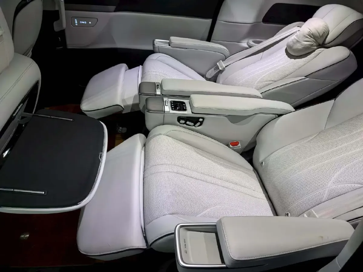 2024 Xpeng X9 BEV 84.5KWH,autocango,china used car exporter,china ev exporter,chinese used car exporter,chinese used ev exporter