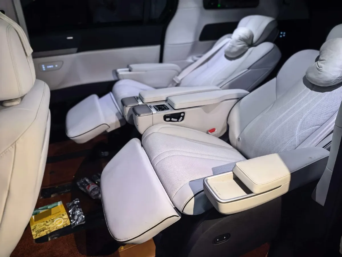 2024 Xpeng X9 BEV 84.5KWH,autocango,china used car exporter,china ev exporter,chinese used car exporter,chinese used ev exporter