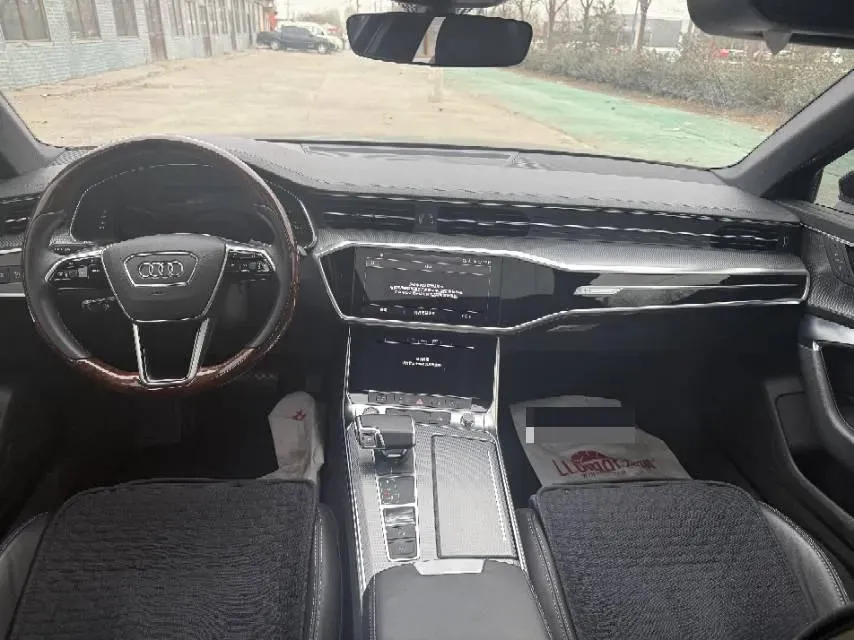 2021 Audi A6L 2.0T 224HP L4 7DCT,autocango,china used car exporter,china ev exporter,chinese used car exporter,chinese used ev exporter