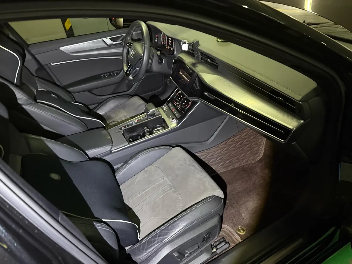 2020 Audi A6L 2.0T 190HP L4 7DCT,autocango,china used car exporter,china ev exporter,chinese used car exporter,chinese used ev exporter