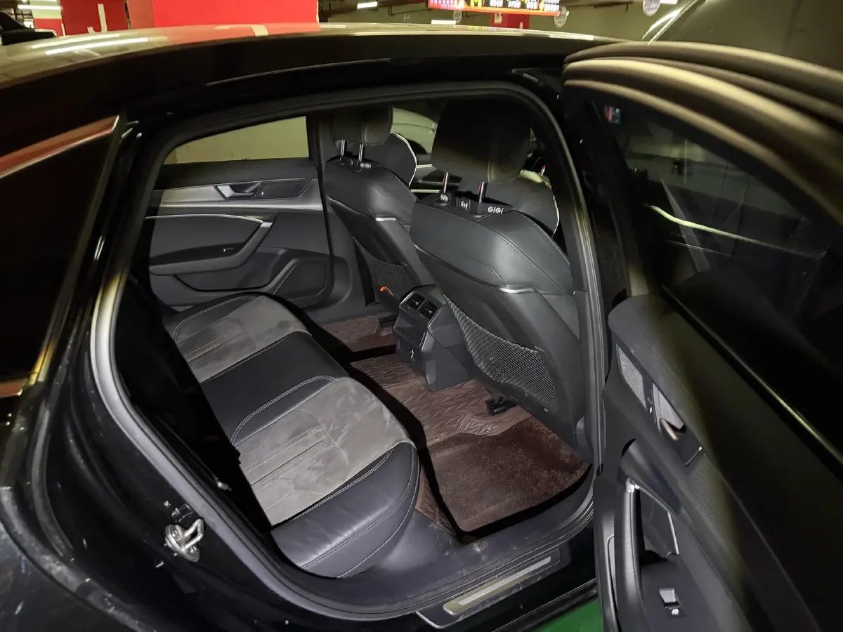 2020 Audi A6L 2.0T 190HP L4 7DCT,autocango,china used car exporter,china ev exporter,chinese used car exporter,chinese used ev exporter