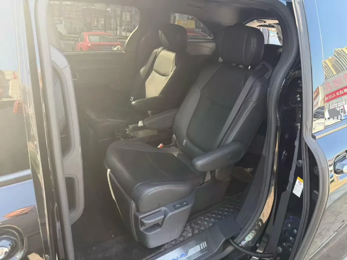 2023 Toyota Sienna 2.5L 189HP L4 E-CVT Hybrid,autocango,china used car exporter,china ev exporter,chinese used car exporter,chinese used ev exporter
