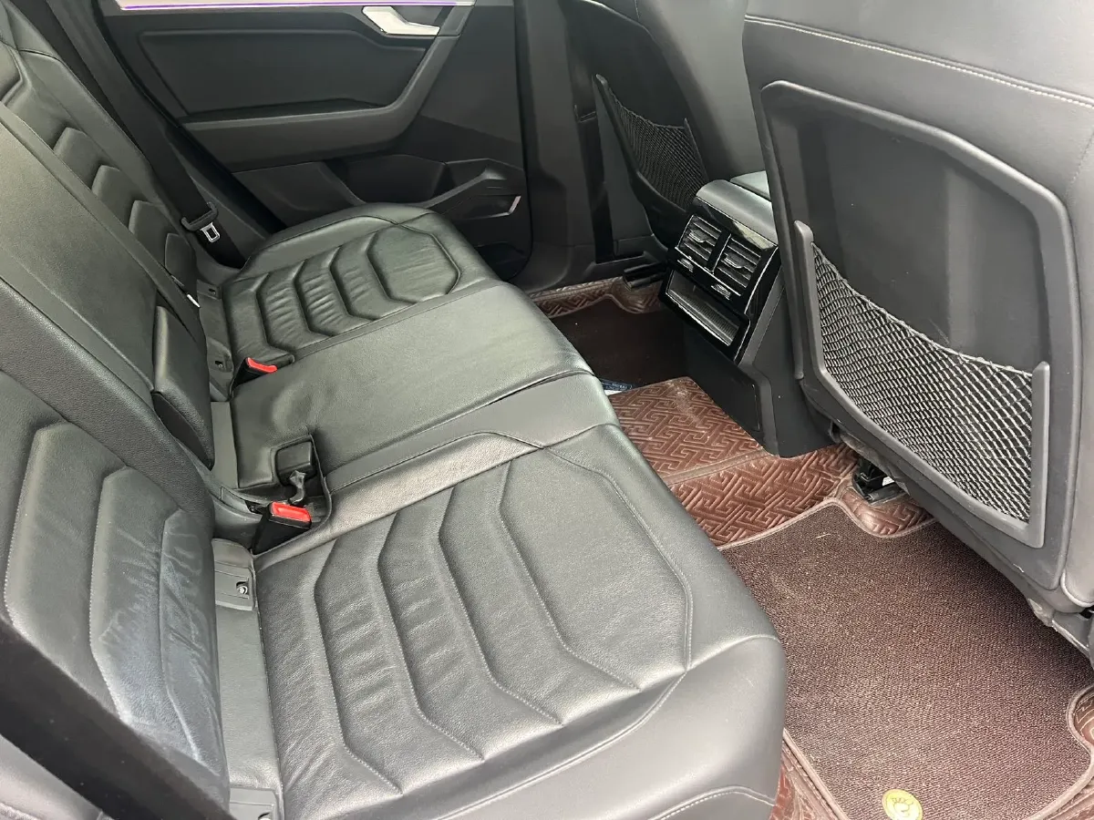 2021 Volkswagen Touareg 2.0T 245HP L4 8AT,autocango,china used car exporter,china ev exporter,chinese used car exporter,chinese used ev exporter