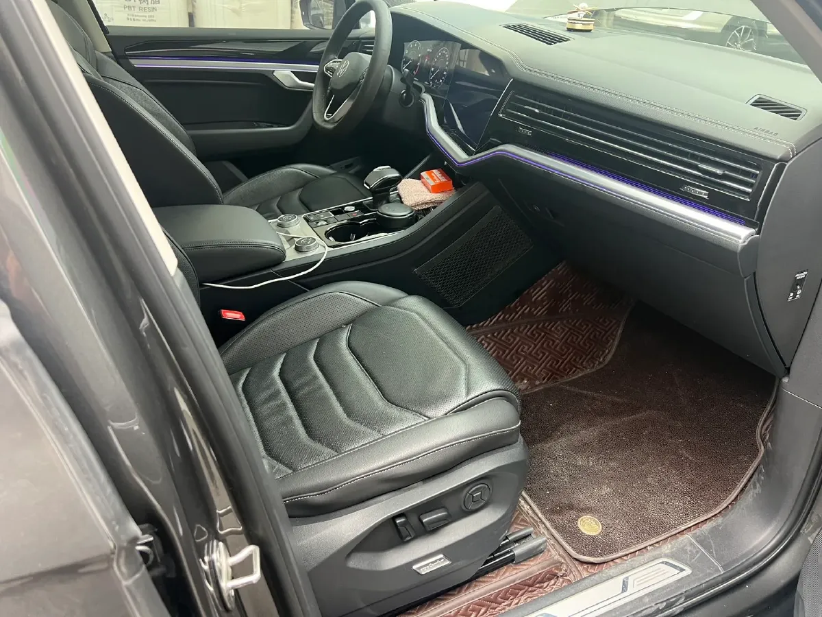 2021 Volkswagen Touareg 2.0T 245HP L4 8AT,autocango,china used car exporter,china ev exporter,chinese used car exporter,chinese used ev exporter