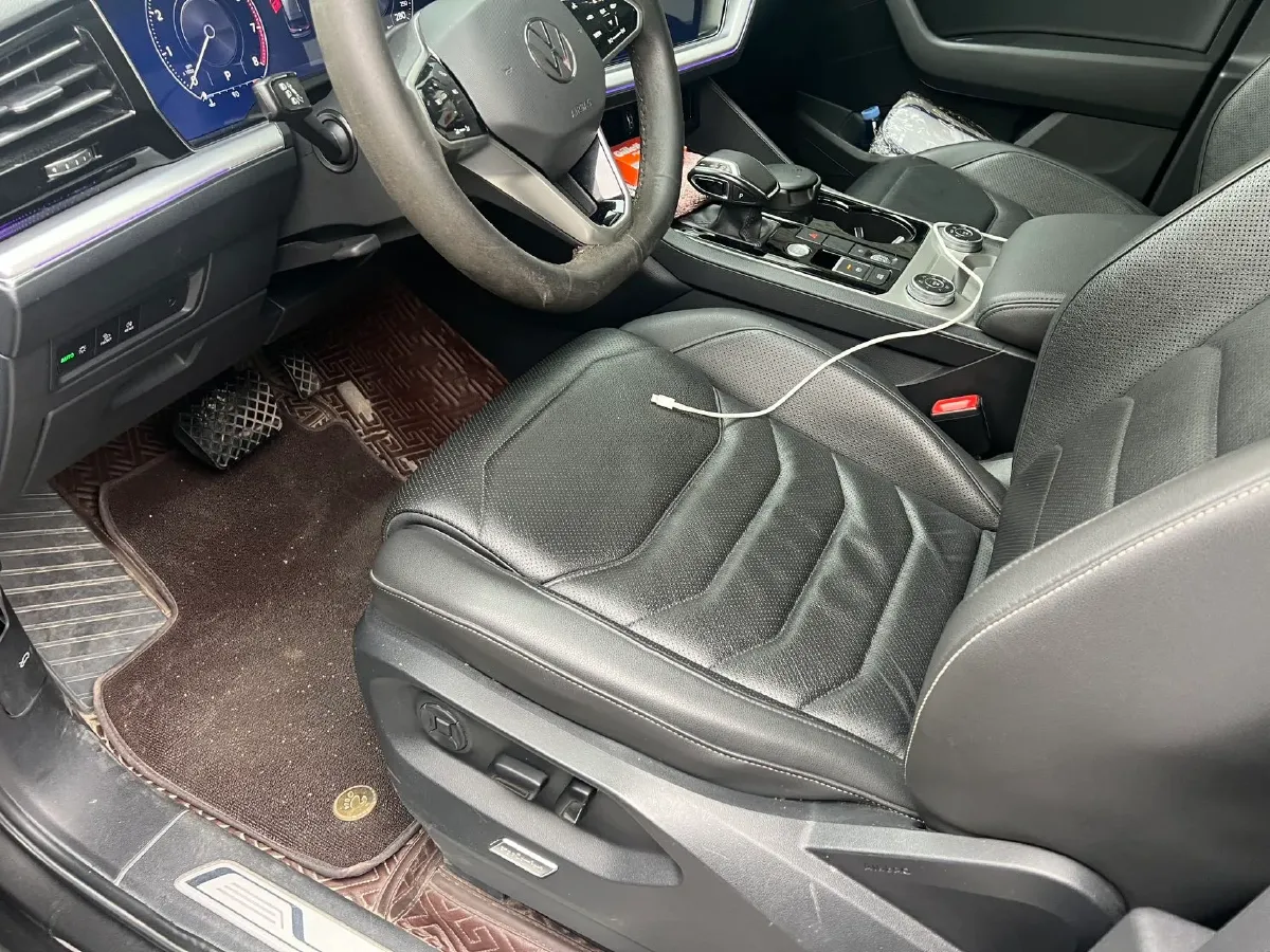 2021 Volkswagen Touareg 2.0T 245HP L4 8AT,autocango,china used car exporter,china ev exporter,chinese used car exporter,chinese used ev exporter