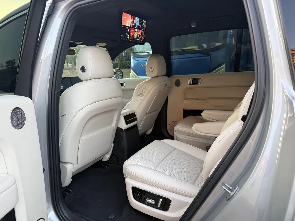 2023 Li L9 Range Extended 154HP REEV 42.6KWH,autocango,china used car exporter,china ev exporter,chinese used car exporter,chinese used ev exporter