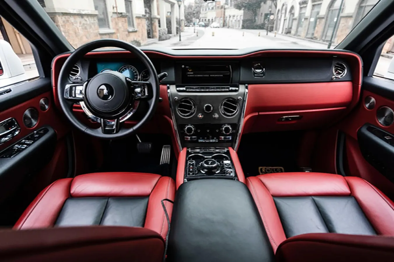 2018 Rolls-Royce Cullinan 6.7T 571HP V12 8AT,autocango,china used car exporter,china ev exporter,chinese used car exporter,chinese used ev exporter