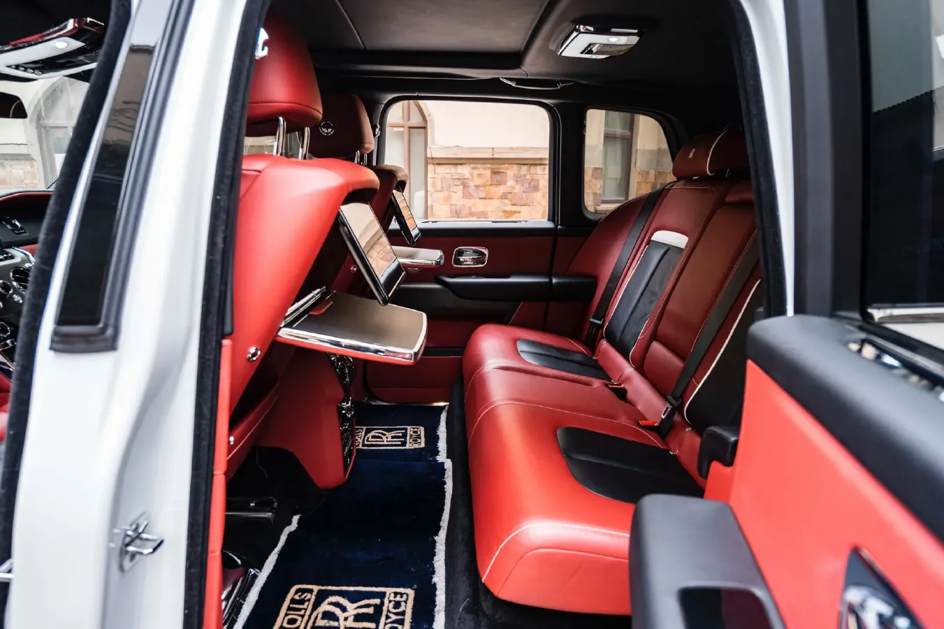 2018 Rolls-Royce Cullinan 6.7T 571HP V12 8AT,autocango,china used car exporter,china ev exporter,chinese used car exporter,chinese used ev exporter