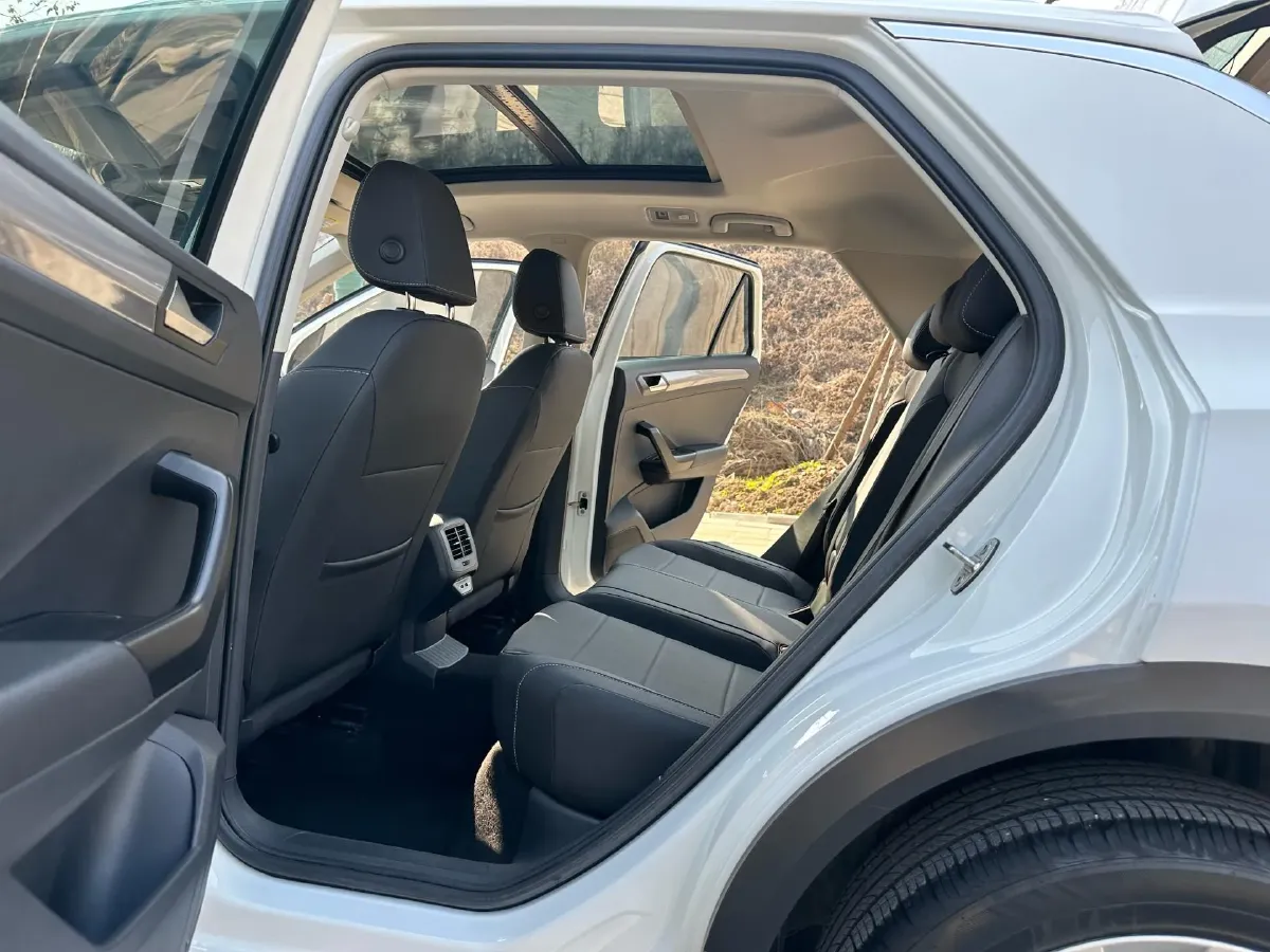 2021 Volkswagen T-Roc 1.4T 150HP L4 7DCT,autocango,china used car exporter,china ev exporter,chinese used car exporter,chinese used ev exporter