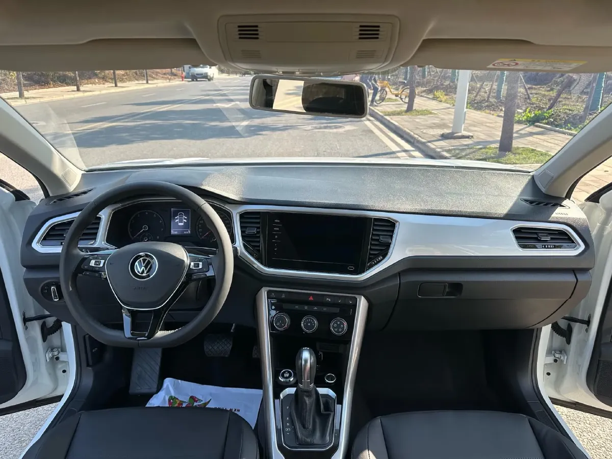 2021 Volkswagen T-Roc 1.4T 150HP L4 7DCT,autocango,china used car exporter,china ev exporter,chinese used car exporter,chinese used ev exporter