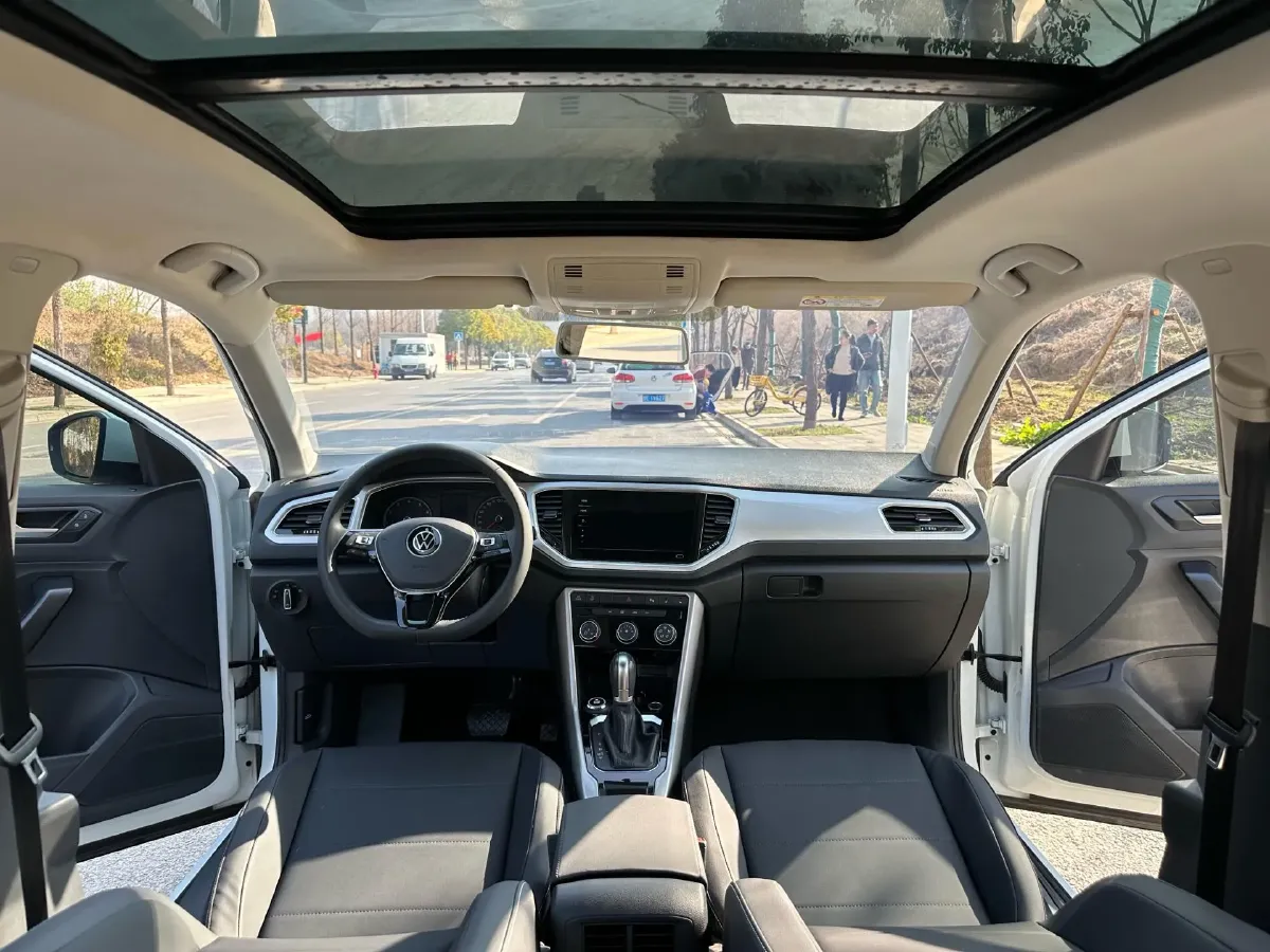 2021 Volkswagen T-Roc 1.4T 150HP L4 7DCT,autocango,china used car exporter,china ev exporter,chinese used car exporter,chinese used ev exporter