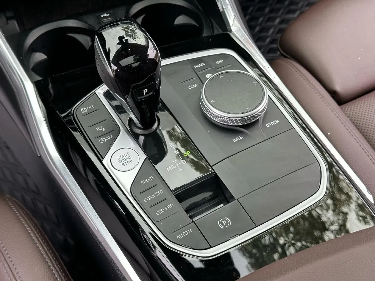 2022 BMW 3 Series 2.0T 156HP L4 8AT,autocango,china used car exporter,china ev exporter,chinese used car exporter,chinese used ev exporter