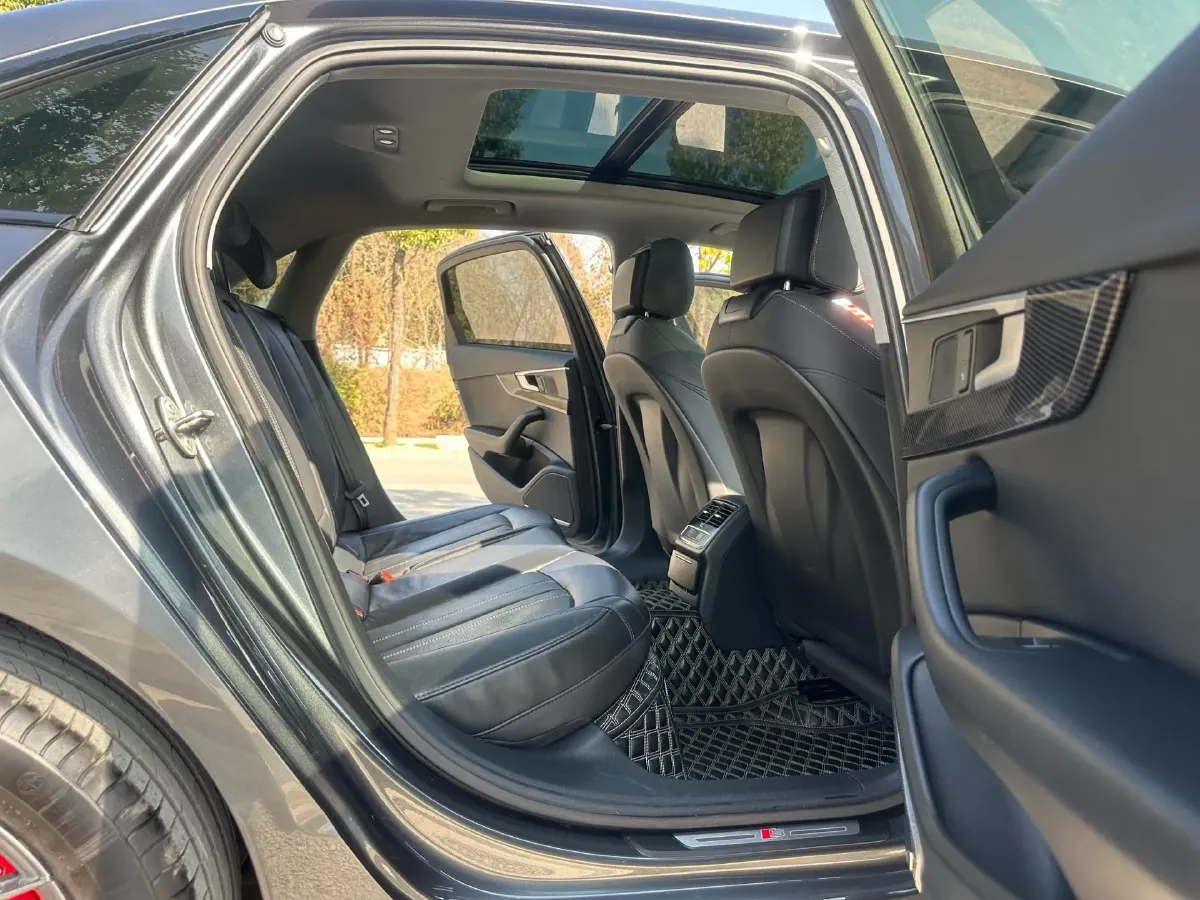 2022 Audi A4L 2.0T 150HP L4 7DCT,autocango,china used car exporter,china ev exporter,chinese used car exporter,chinese used ev exporter