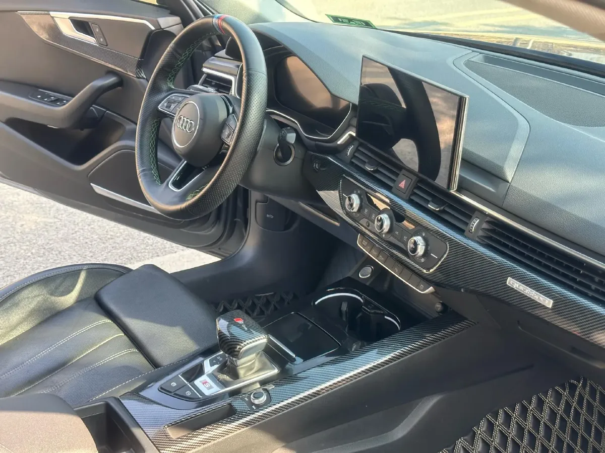 2022 Audi A4L 2.0T 150HP L4 7DCT,autocango,china used car exporter,china ev exporter,chinese used car exporter,chinese used ev exporter