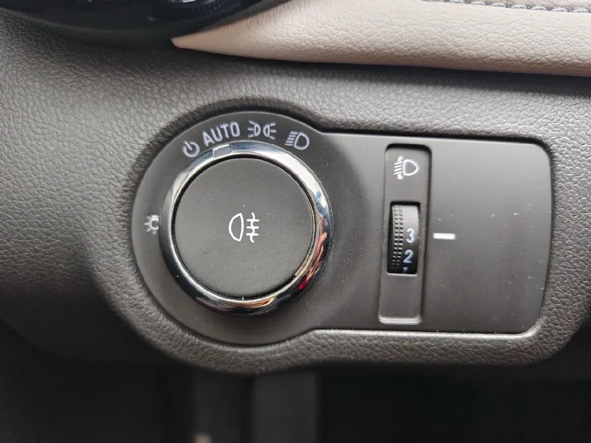 2023 Chevrolet Monza 1.5L 113HP L4 6DCT,autocango,china used car exporter,china ev exporter,chinese used car exporter,chinese used ev exporter