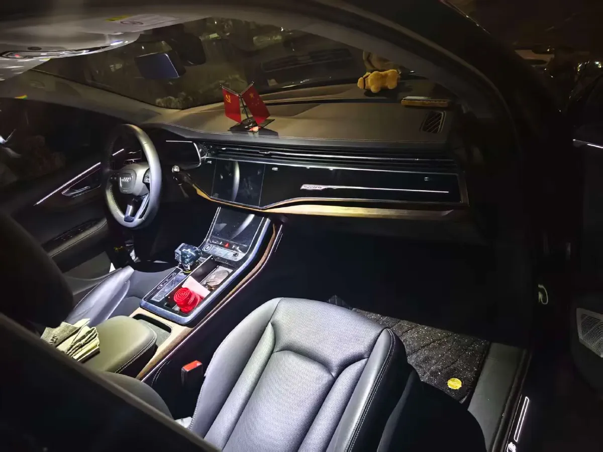 2025 Audi Q7 3.0T 340HP V6 8AT,autocango,china used car exporter,china ev exporter,chinese used car exporter,chinese used ev exporter