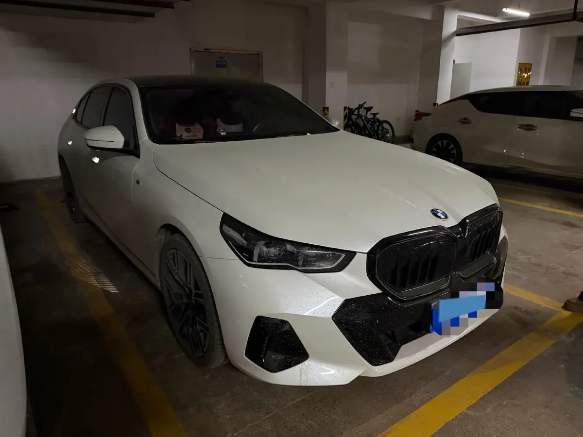 2025 BMW 5 Series 2.0T 258HP L4 8AT,autocango,china used car exporter,china ev exporter,chinese used car exporter,chinese used ev exporter