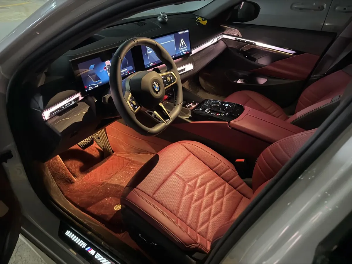 2025 BMW 5 Series 2.0T 258HP L4 8AT,autocango,china used car exporter,china ev exporter,chinese used car exporter,chinese used ev exporter