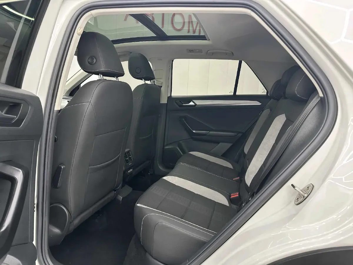 2022 Volkswagen T-Roc 1.4T 150HP L4 7DCT,autocango,china used car exporter,china ev exporter,chinese used car exporter,chinese used ev exporter