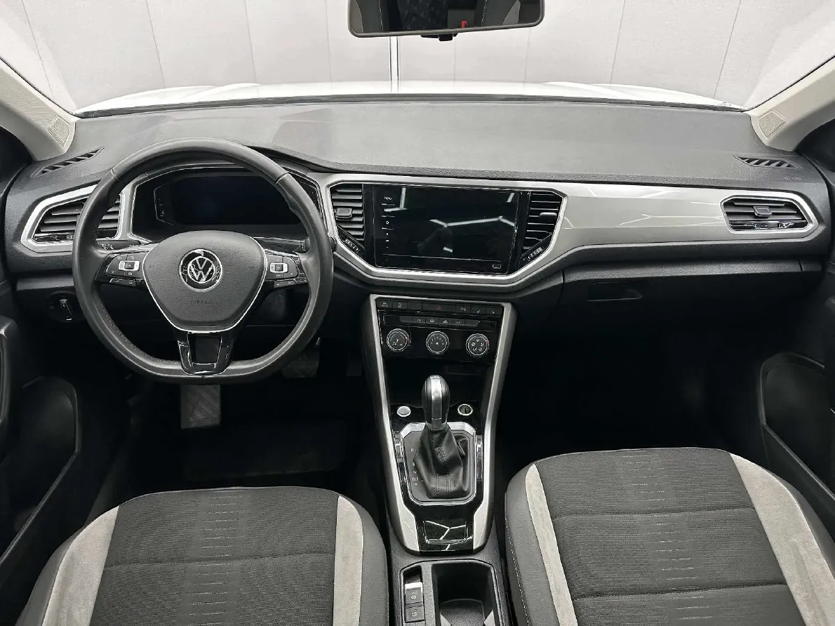 2022 Volkswagen T-Roc 1.4T 150HP L4 7DCT,autocango,china used car exporter,china ev exporter,chinese used car exporter,chinese used ev exporter